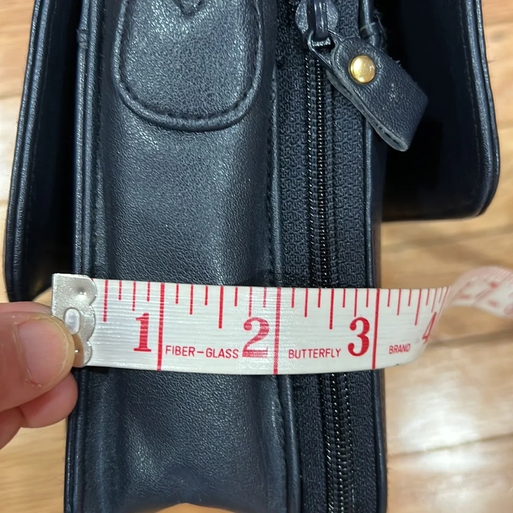 Pre-loved🌸COLETTA GENUINE LEATHER crossbody blue bag - Picture 15 of 17